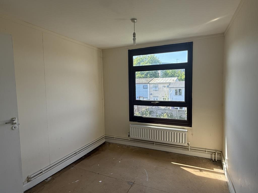 Lot: 118 - HOUSE IN NEED OF IMPROVEMENT - Bedroom 2 of House in Need of Improvement